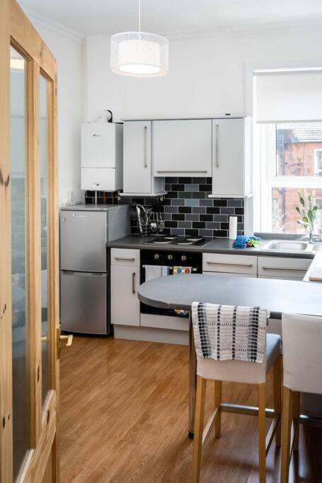 Appartamento Charming 1-Bed Southside Flat In Great Location Glasgow Esterno foto