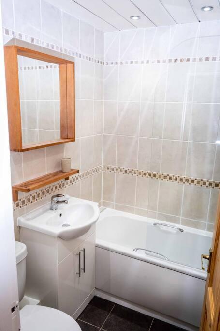 Appartamento Charming 1-Bed Southside Flat In Great Location Glasgow Esterno foto
